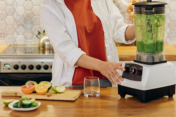 Comment choisir le mélangeur commercial parfait pour les smoothies